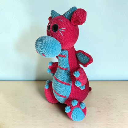 Dragão Rosa e Turquesa, vista alternativa 3 em croché